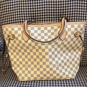 Neverfull MM Tote Bag in the Damier Azur pattern